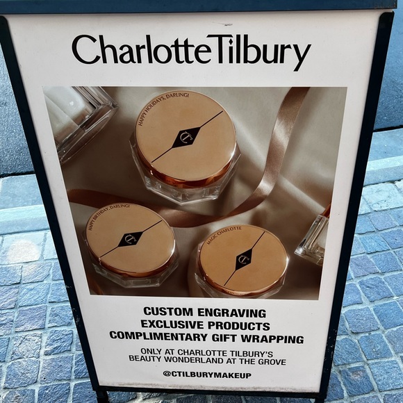 Charlotte Tilbury The perfect gift 🎁 Surprise box 10 items 250$ - Picture 8 of 10